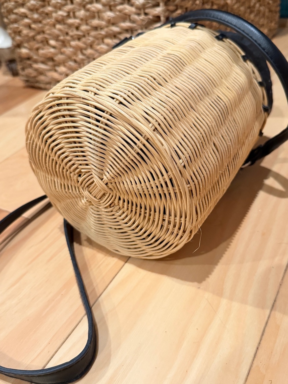 Woven Straw Bucket Crossbody Bag Black Trim Drawstring Boho Summer Purse - Picture 7 of 7